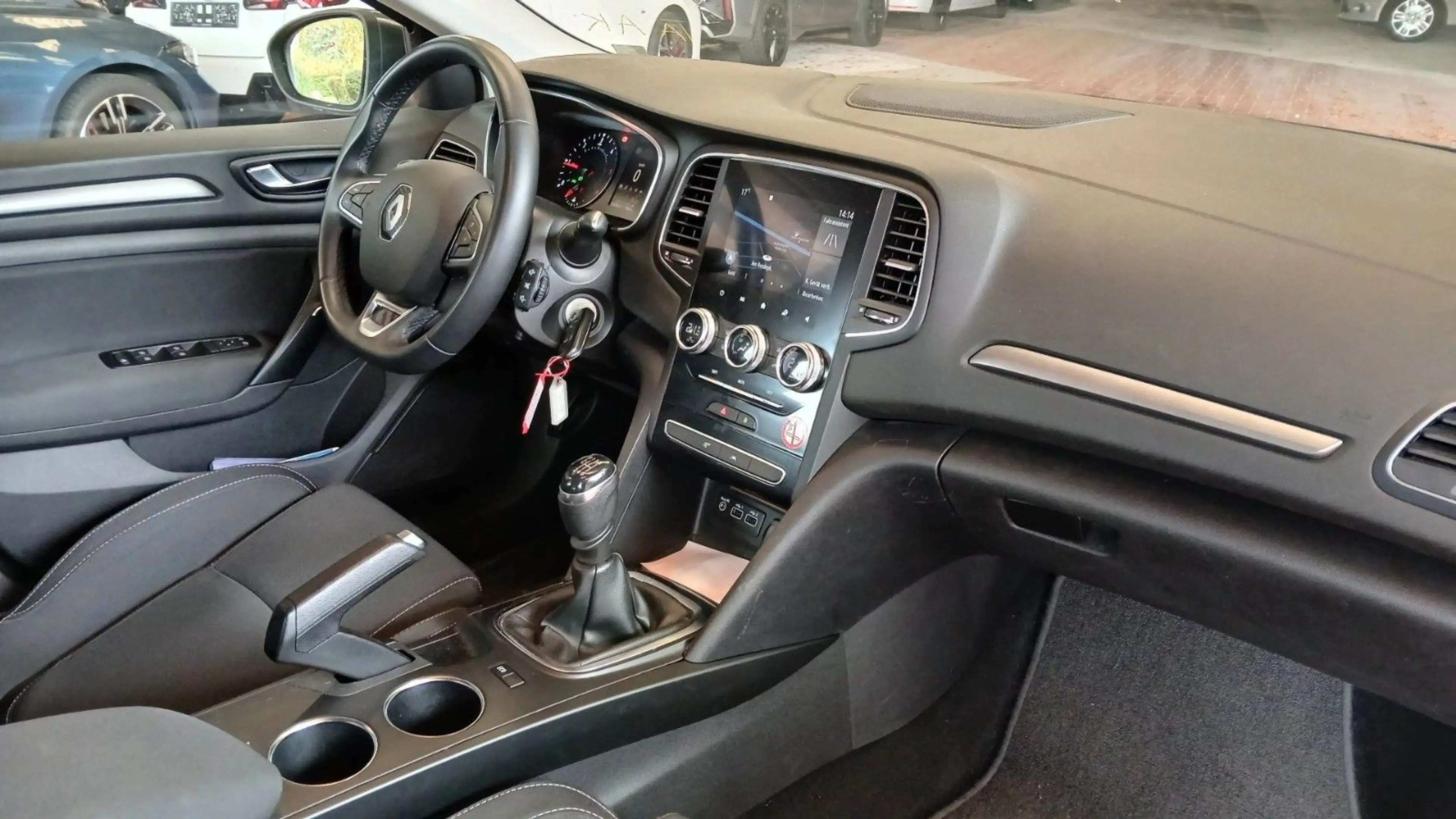 Renault Megane IV Grandtour Business Edition — photo 13