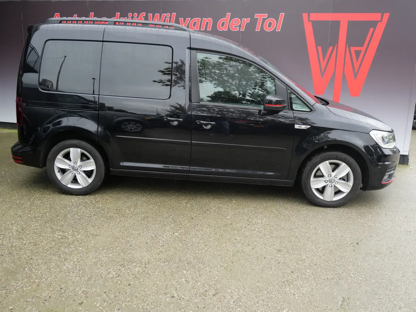 Volkswagen Caddy 1.4 TSI HIGHLINE | AUTOMAAT | A.C.C. | TREKHAAK | Zwart - 1