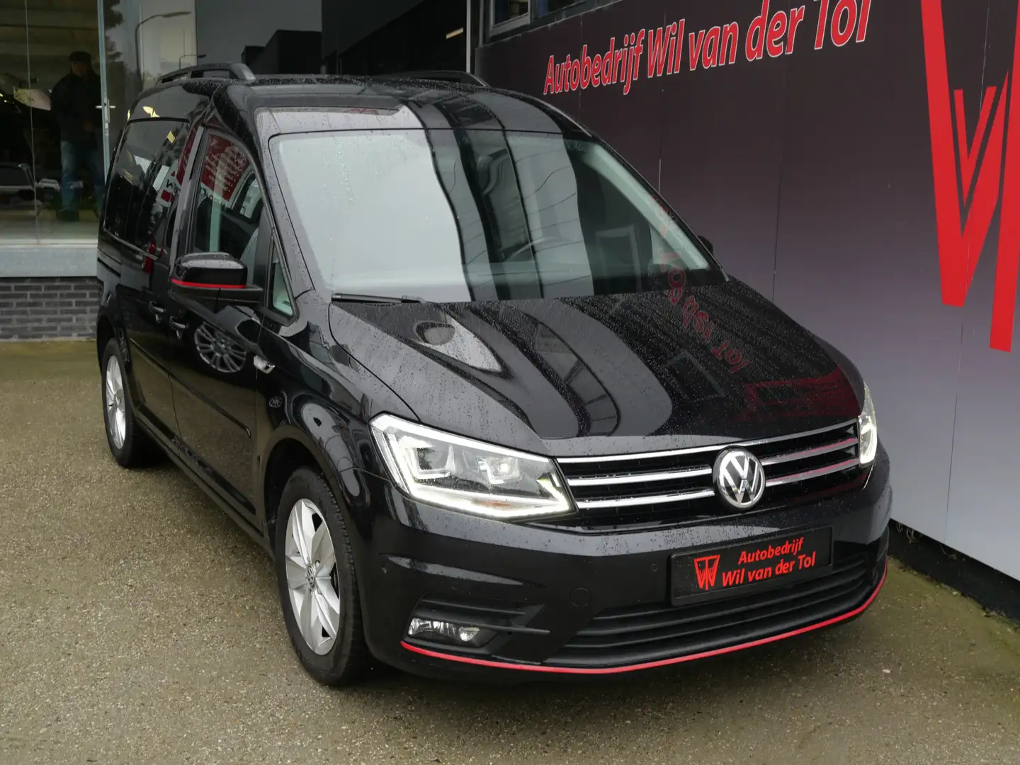 Volkswagen Caddy 1.4 TSI HIGHLINE | AUTOMAAT | A.C.C. | TREKHAAK | Zwart - 2