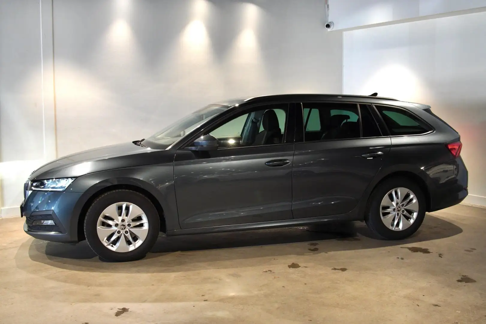 Skoda Octavia Combi Skoda Octavia Combi 1.5 TSI First Edition Grijs - 2