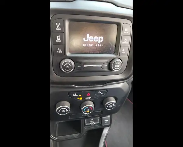 Jeep Renegade view 9