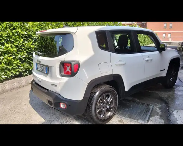 Jeep Renegade view 3