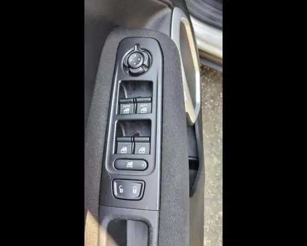 Jeep Renegade view 13