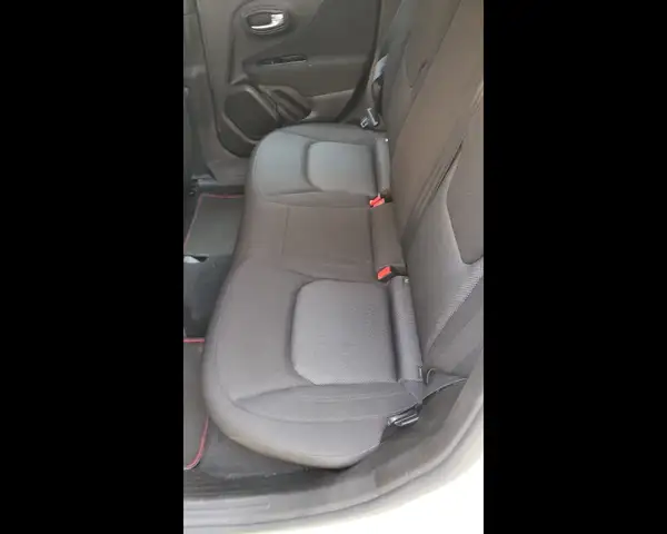 Jeep Renegade view 15