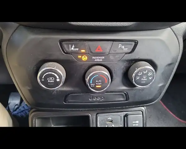 Jeep Renegade view 7