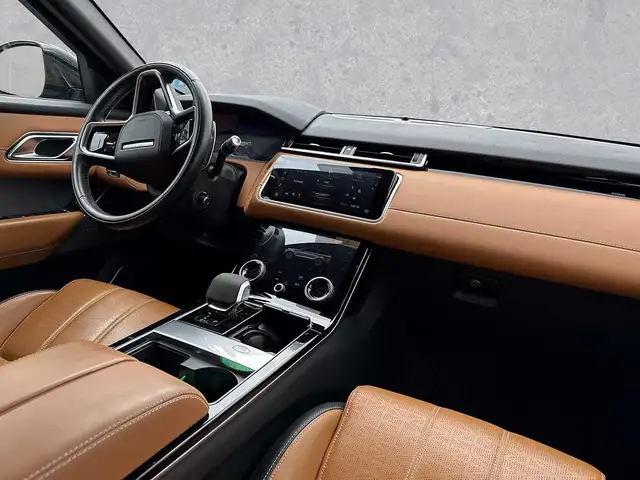 Land Rover Range Rover Velar view 4