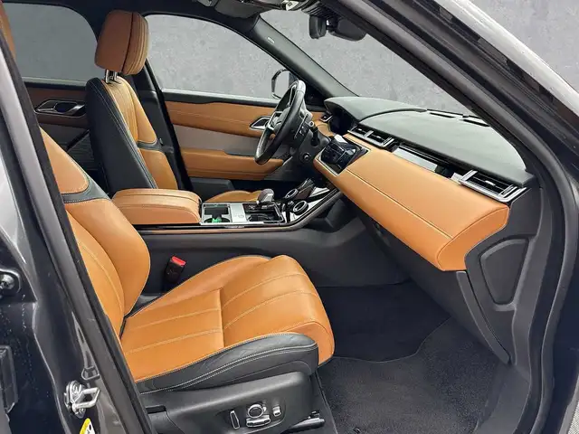 Land Rover Range Rover Velar view 3