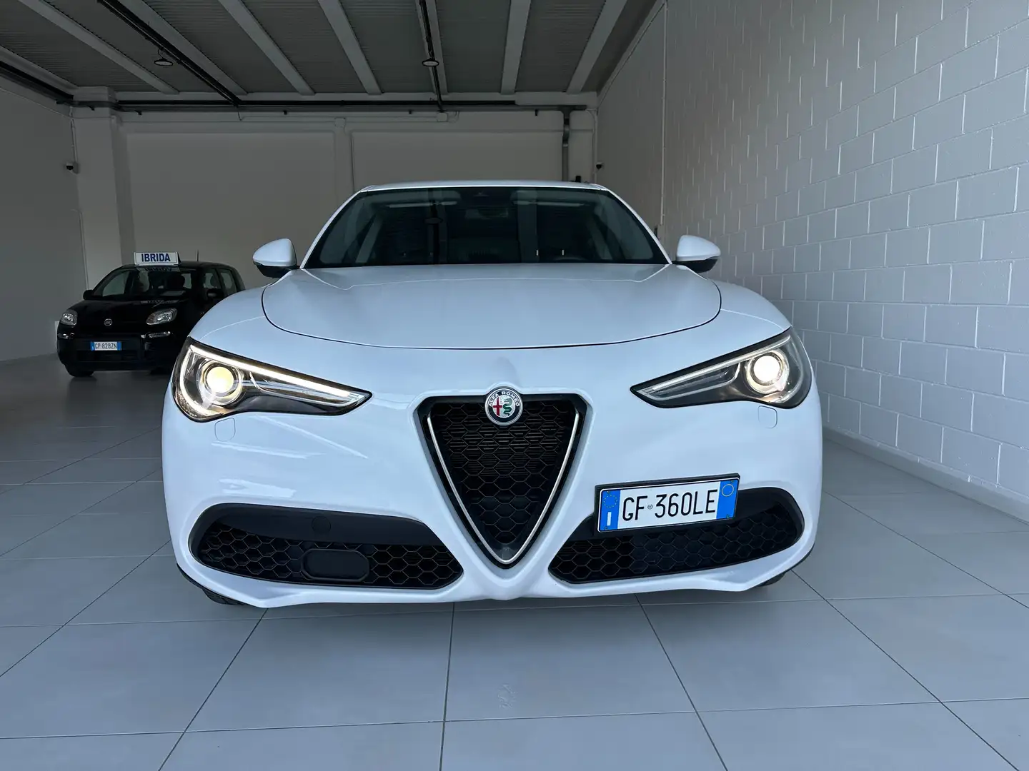 Alfa Romeo Stelvio 190CV AT8 Q4 MY'20 BUSINESS SPORT KM47000 FULL OPT Bianco - 2