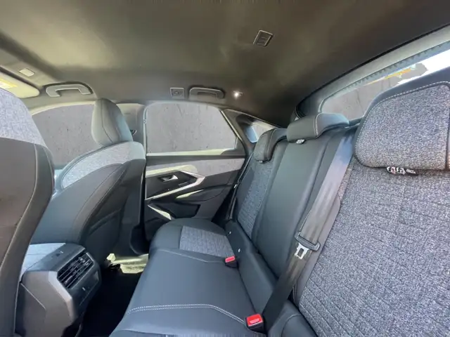 Peugeot 3008 view 8