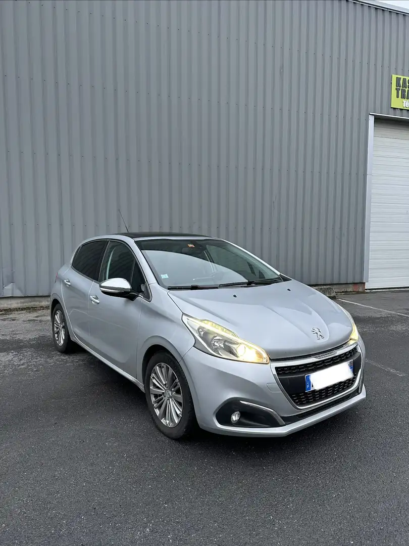 Peugeot 208 1.6 BlueHDi 120ch S&S BVM6 Féline - 2
