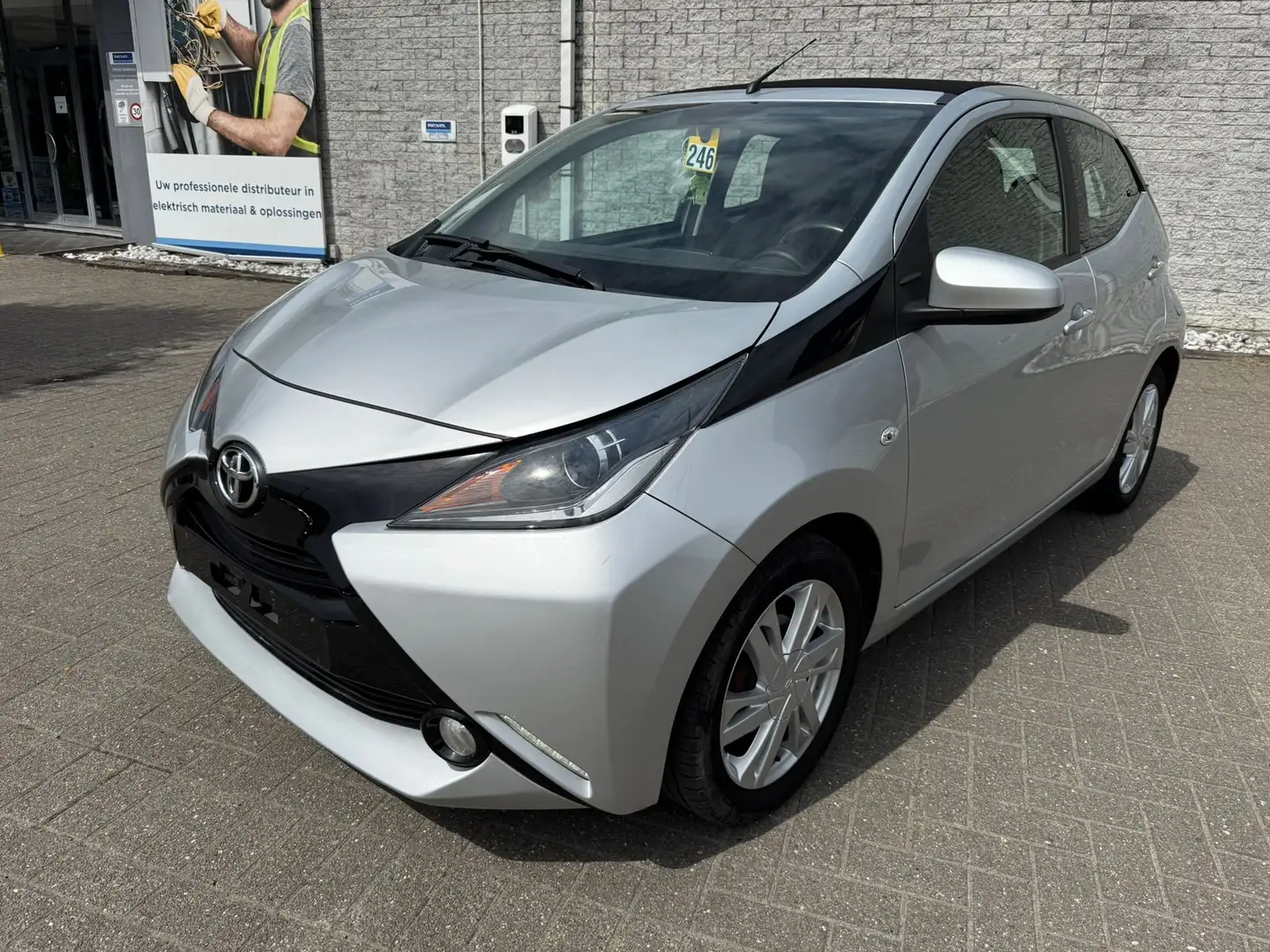 Toyota Aygo Aygo 1.0i VVT-i x-play GARANTIE 1 AN/ JAAR Gri - 1