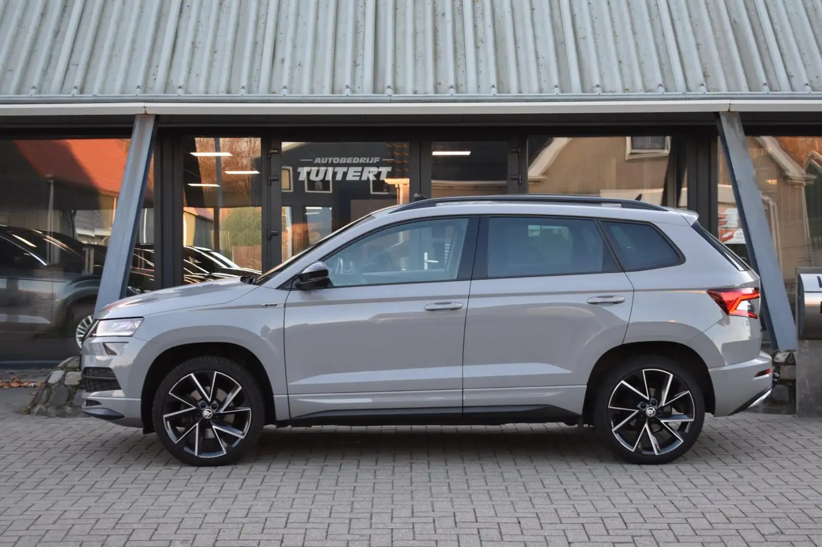 Skoda Karoq 1.5 TSI ACT Sportline MJ21 | TREKHAAK | PANO | APP Gris - 2