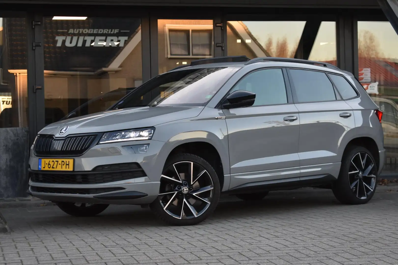 Skoda Karoq 1.5 TSI ACT Sportline MJ21 | TREKHAAK | PANO | APP Gris - 1