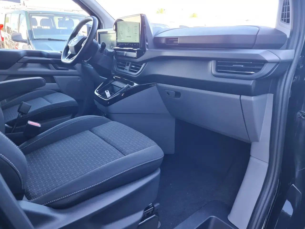 Ford Tourneo Custom 320 L2 AG Family 8 Sitze AHK KAMERA Klima 14
