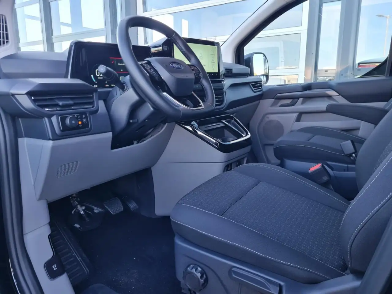 Ford Tourneo Custom 320 L2 AG Family 8 Sitze AHK KAMERA Klima 10