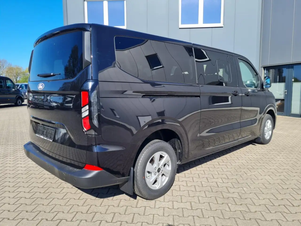 Ford Tourneo Custom 320 L2 AG Family 8 Sitze AHK KAMERA Klima 4