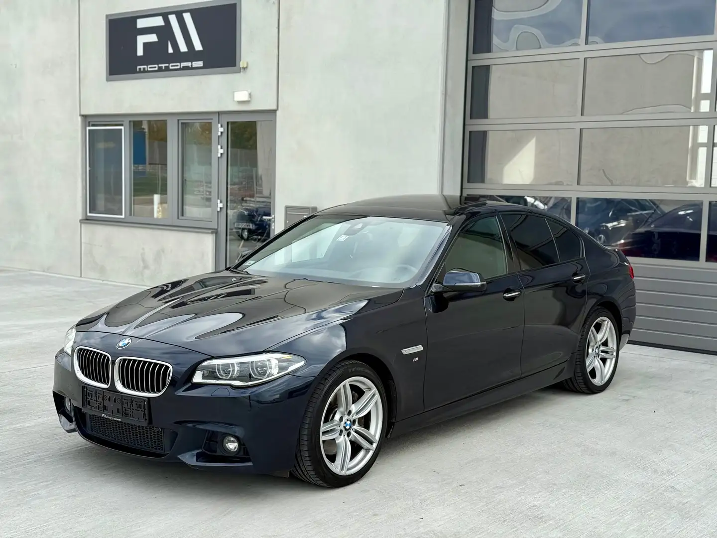 BMW 530 530d, M-Paket, HECKANTRIEB, Heckrollo,Adaptive LED Noir - 1