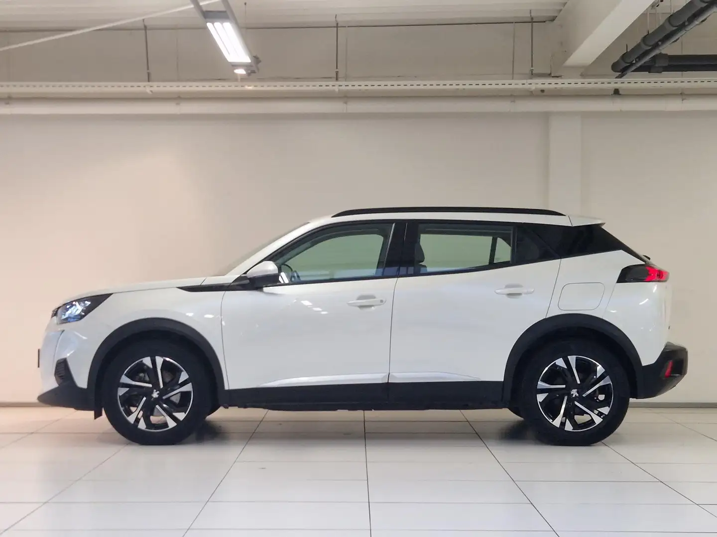 Peugeot e-2008 EV Allure 50 kWh SOH 86,7% | Navigatie | Adaptieve Wit - 2