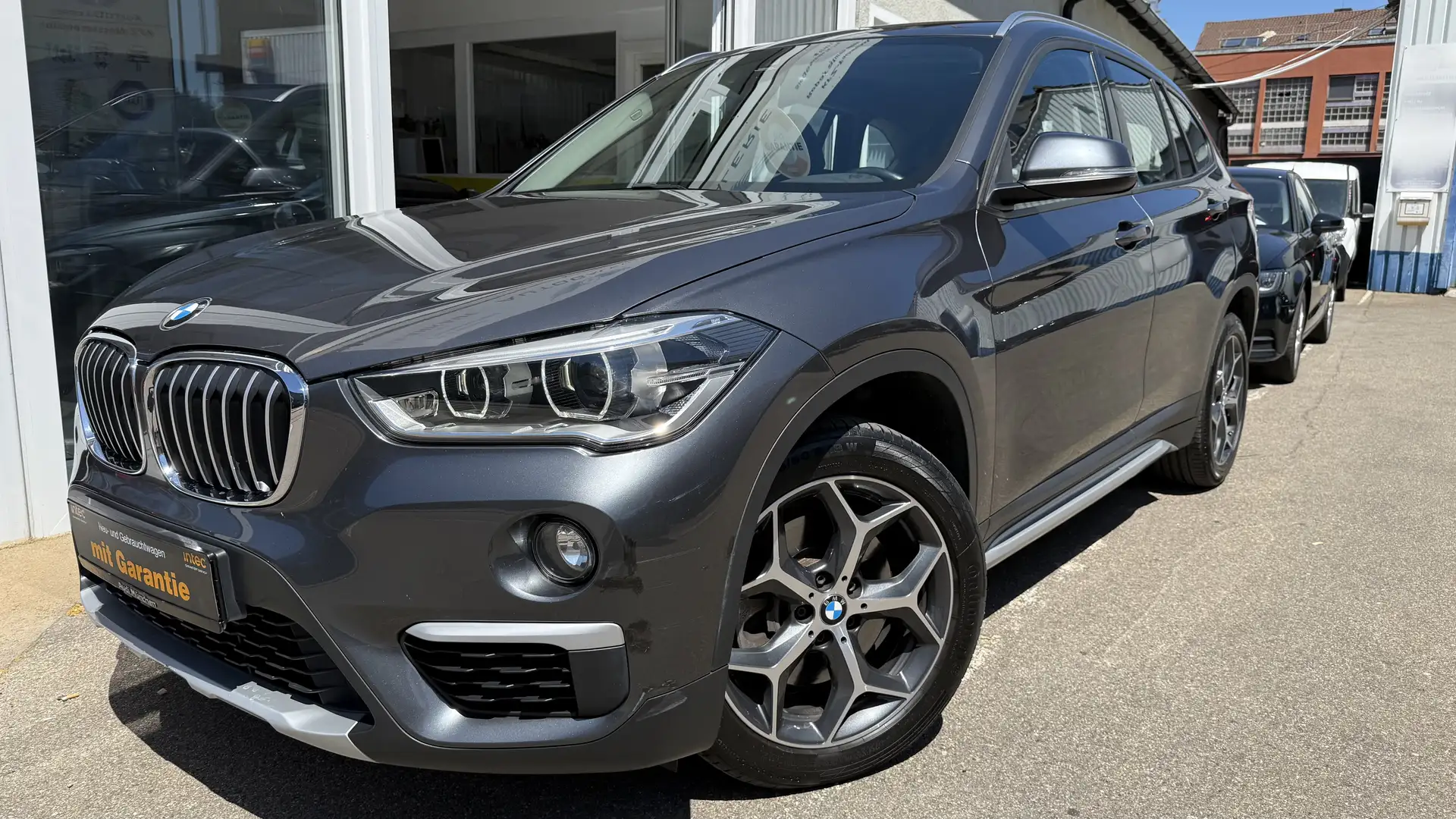 BMW X1 xDrive 20 d xLine 2.HD LED NAVI AHK PDC 18ZOLL Gris - 1