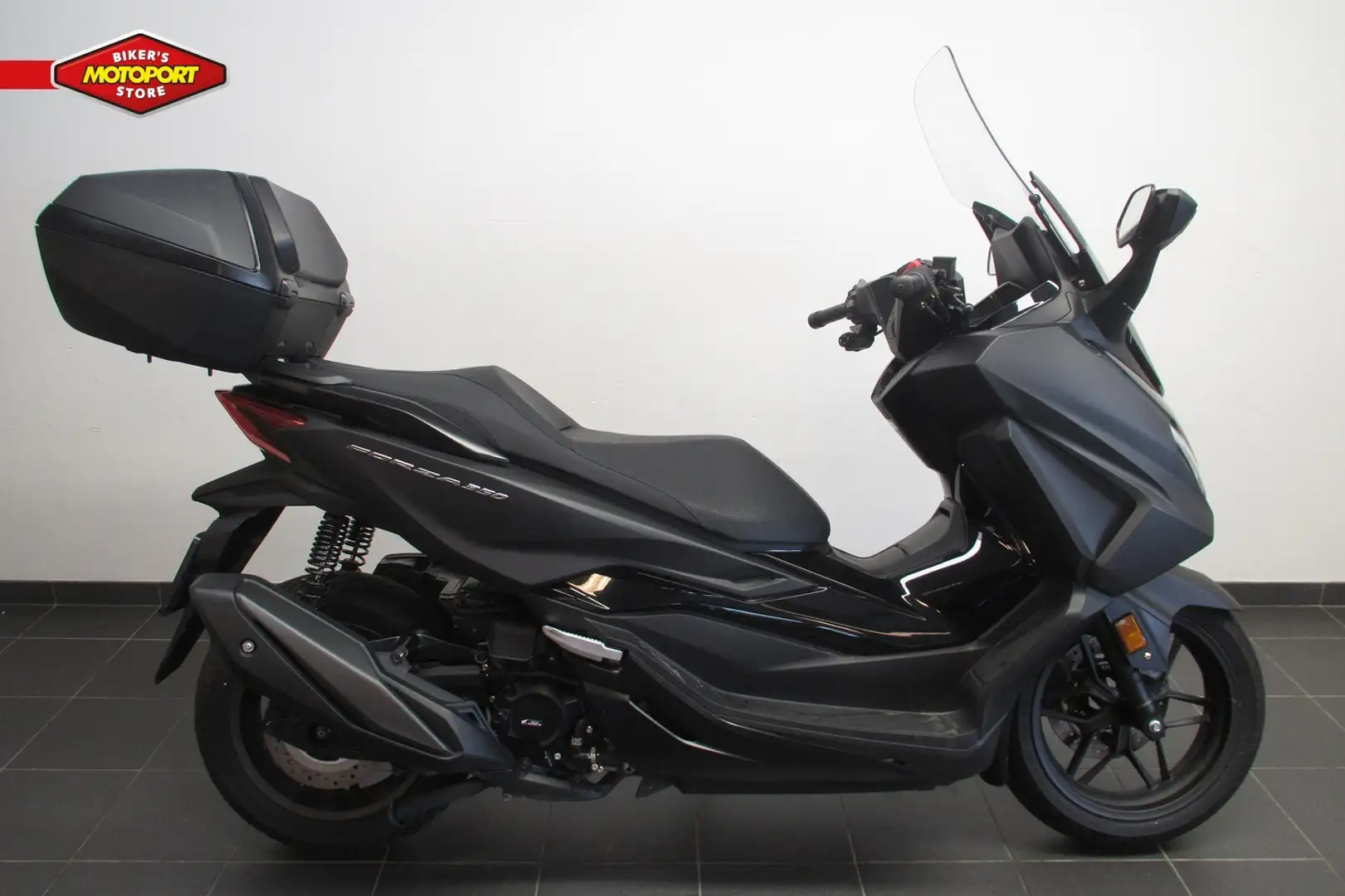 Honda Forza 350 Zwart - 1