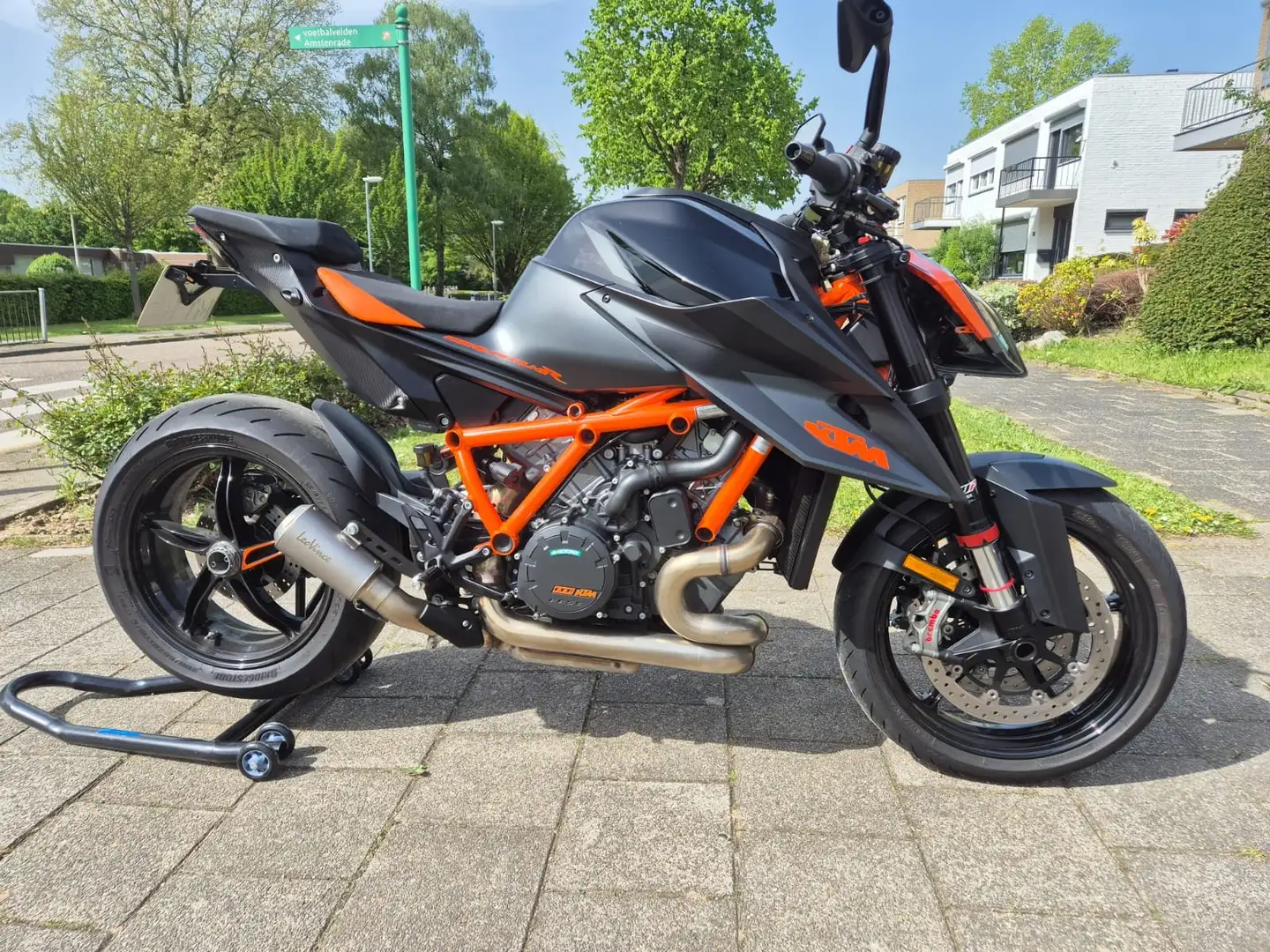 KTM 1290 Super Duke R Negro - 2