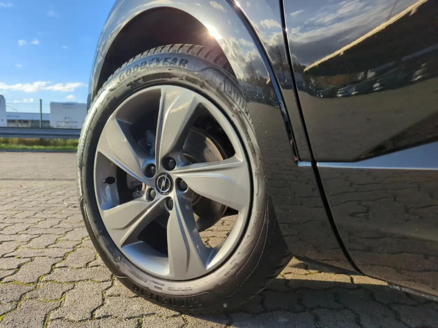 Opel Grandland GS 1.2 Turbo +Matrix+Kamera+Sitzhzg.+el.Heckkl.+Al Noir - 2