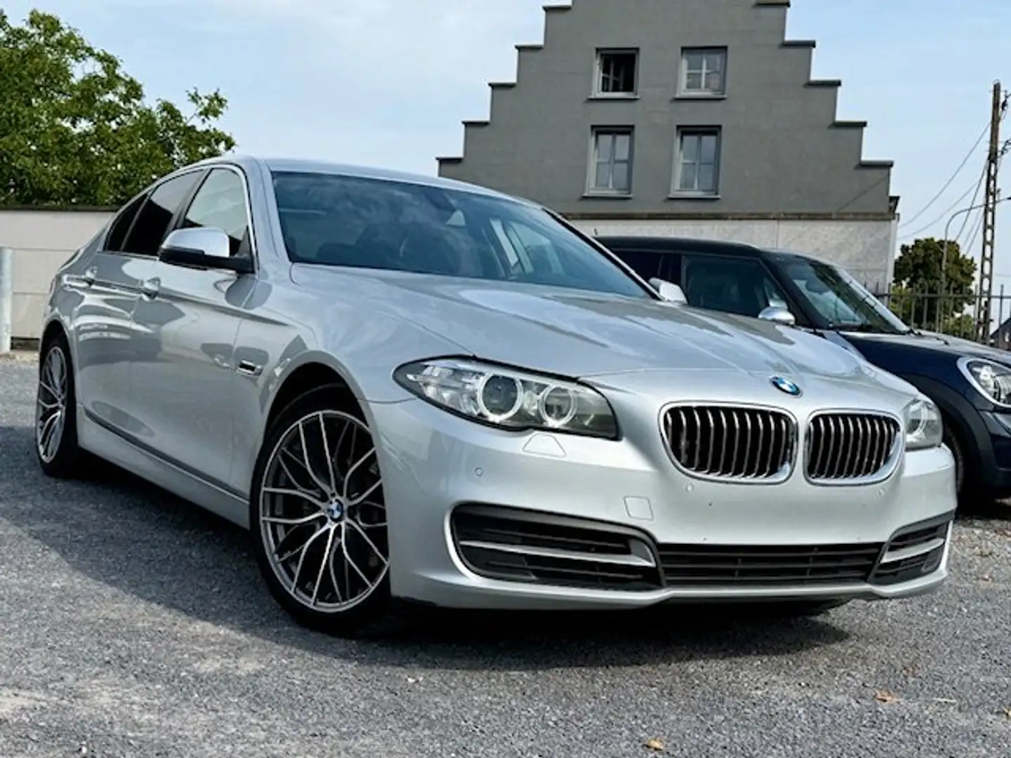 BMW 518 518d 2.0d Euro6 Leder Navi-Pro Xenon Pdc 19" Gümüş rengi - 1