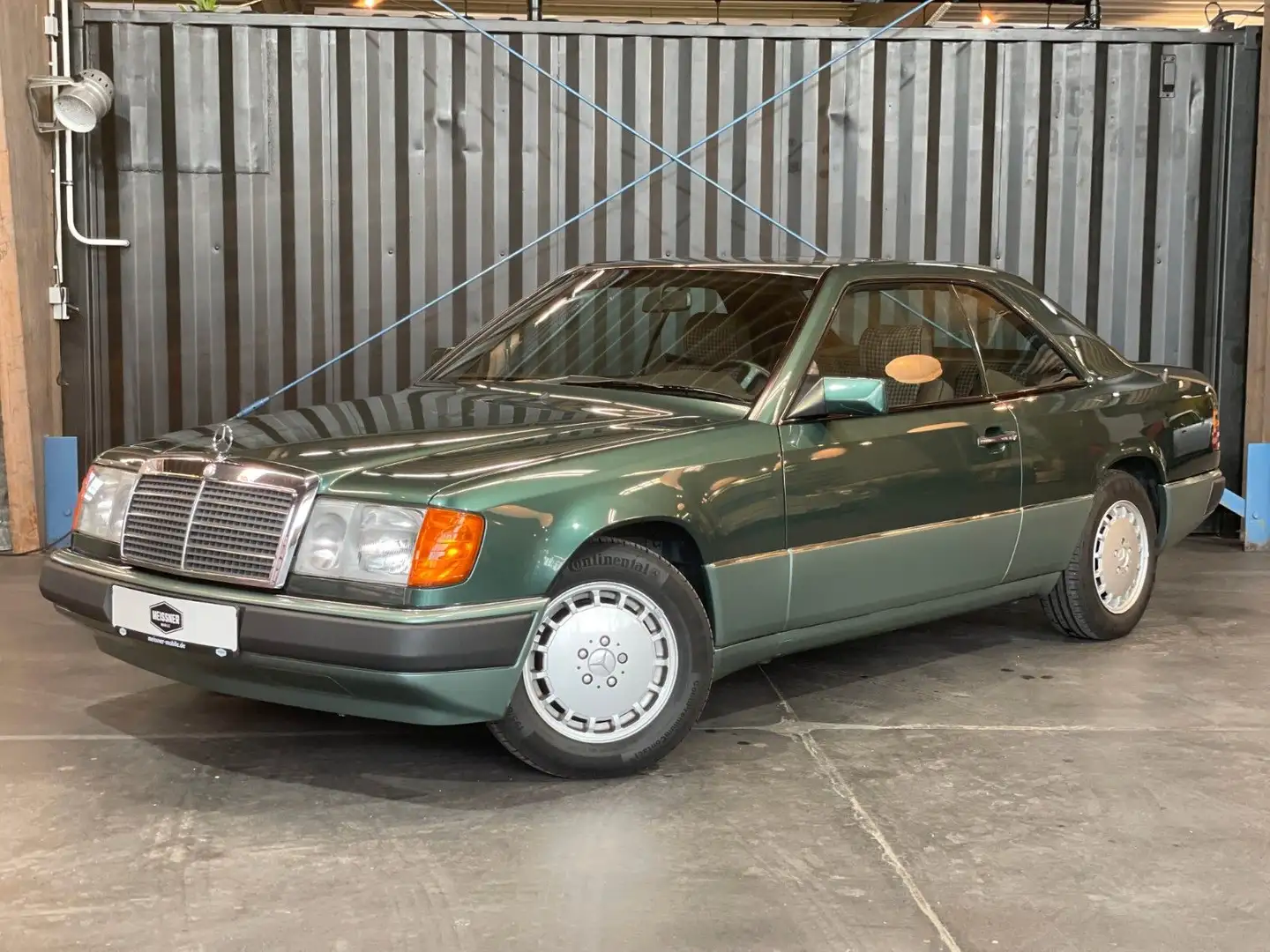 Mercedes-Benz CE 300 (BRD/Schiebedach, H-Kennzeichen) Зелений - 1