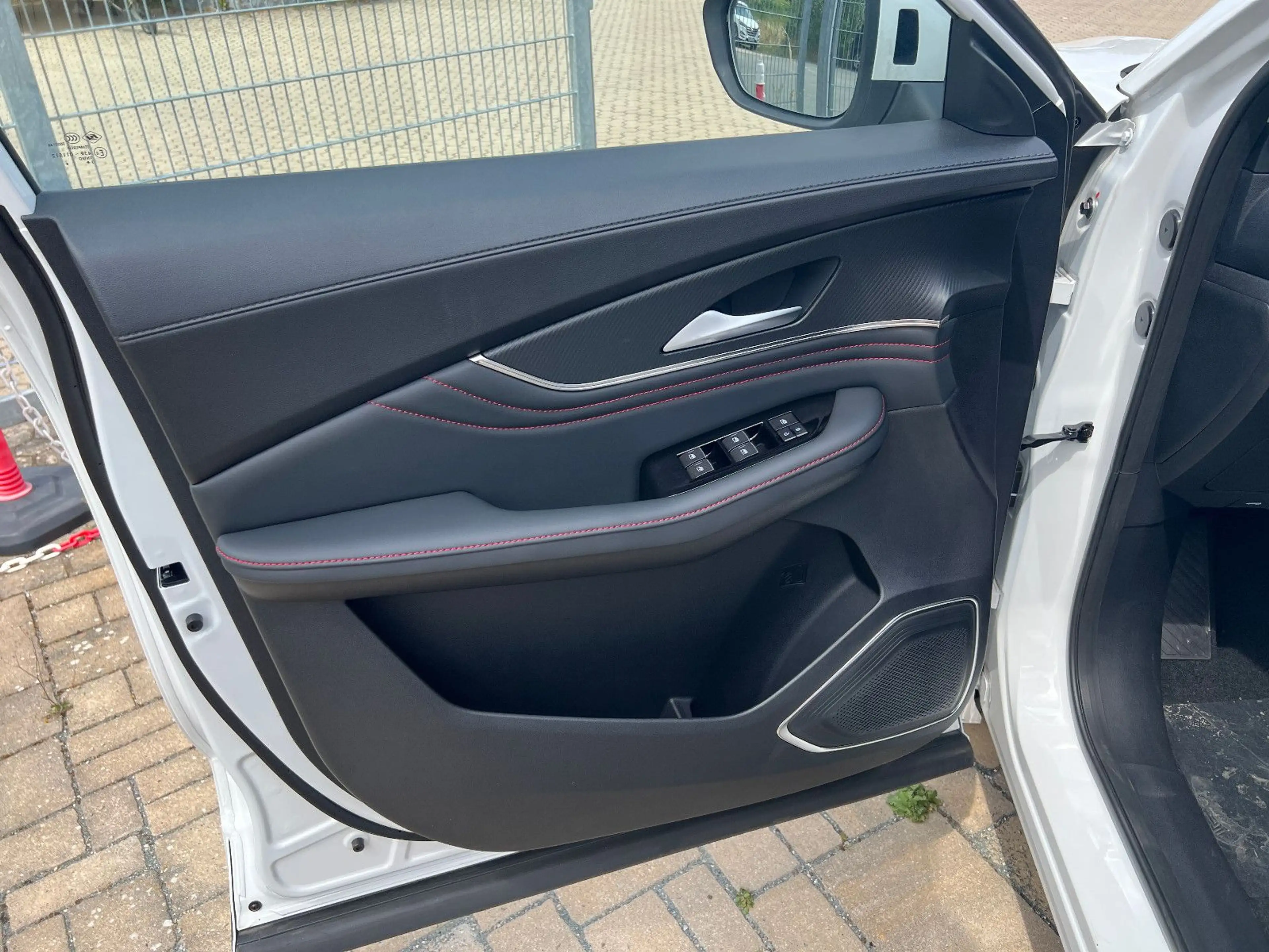 DFM Forthing 5 — photo 10