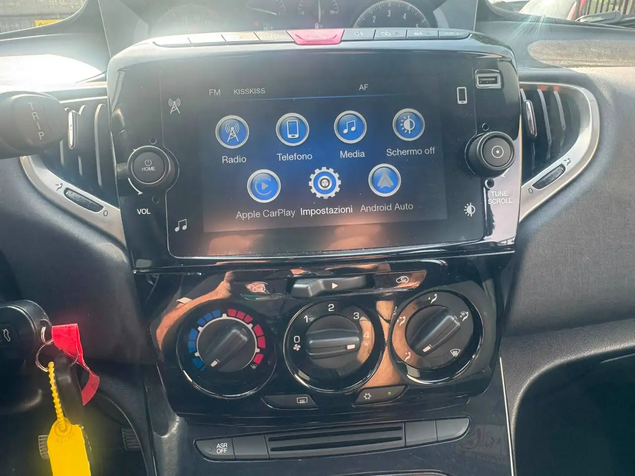Lancia Ypsilon 2022 — фото 12