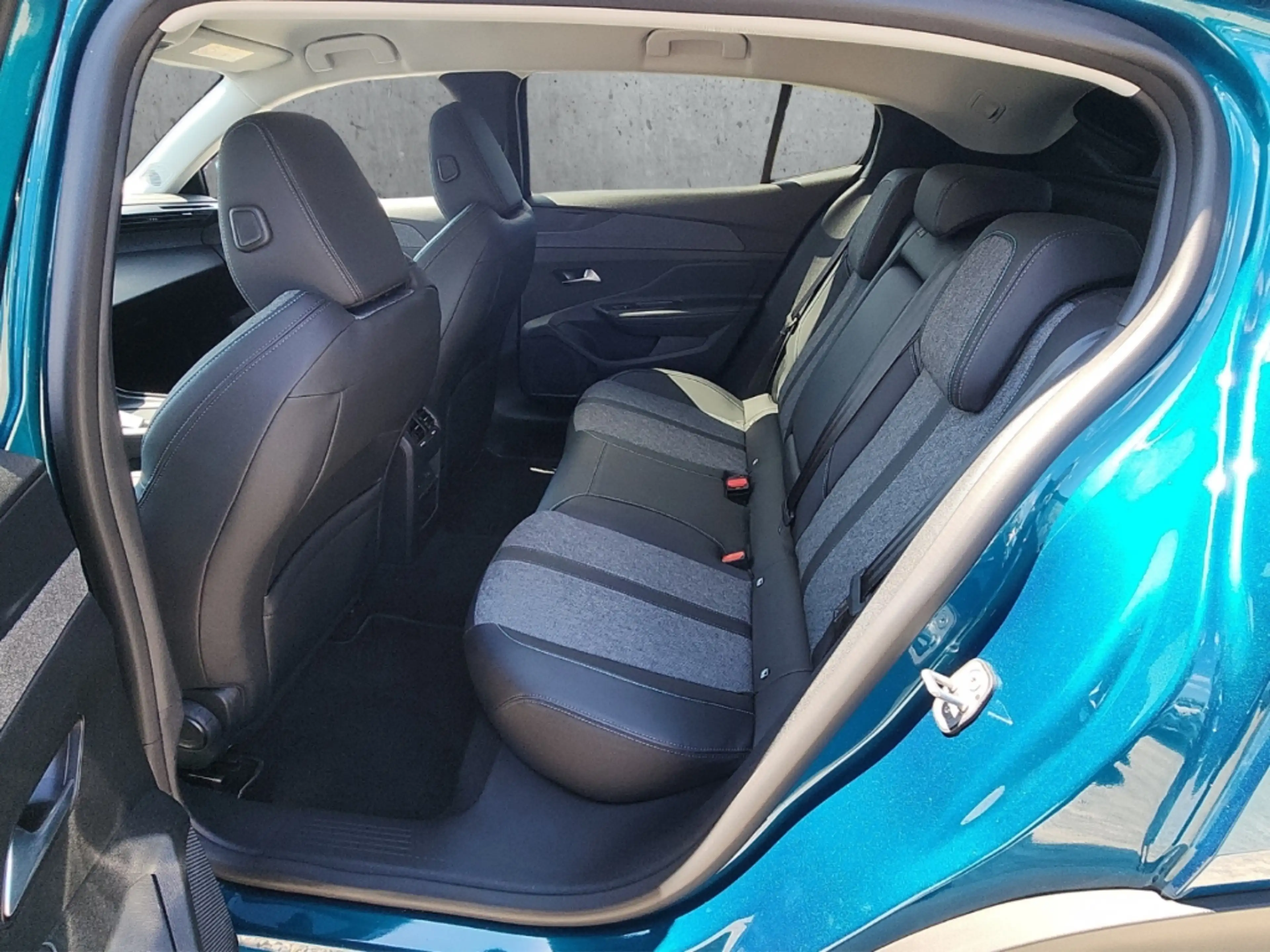 Peugeot 408 Allure PT 130 EAT8 Navi LED ACC Memory Sitze Apple — photo 8