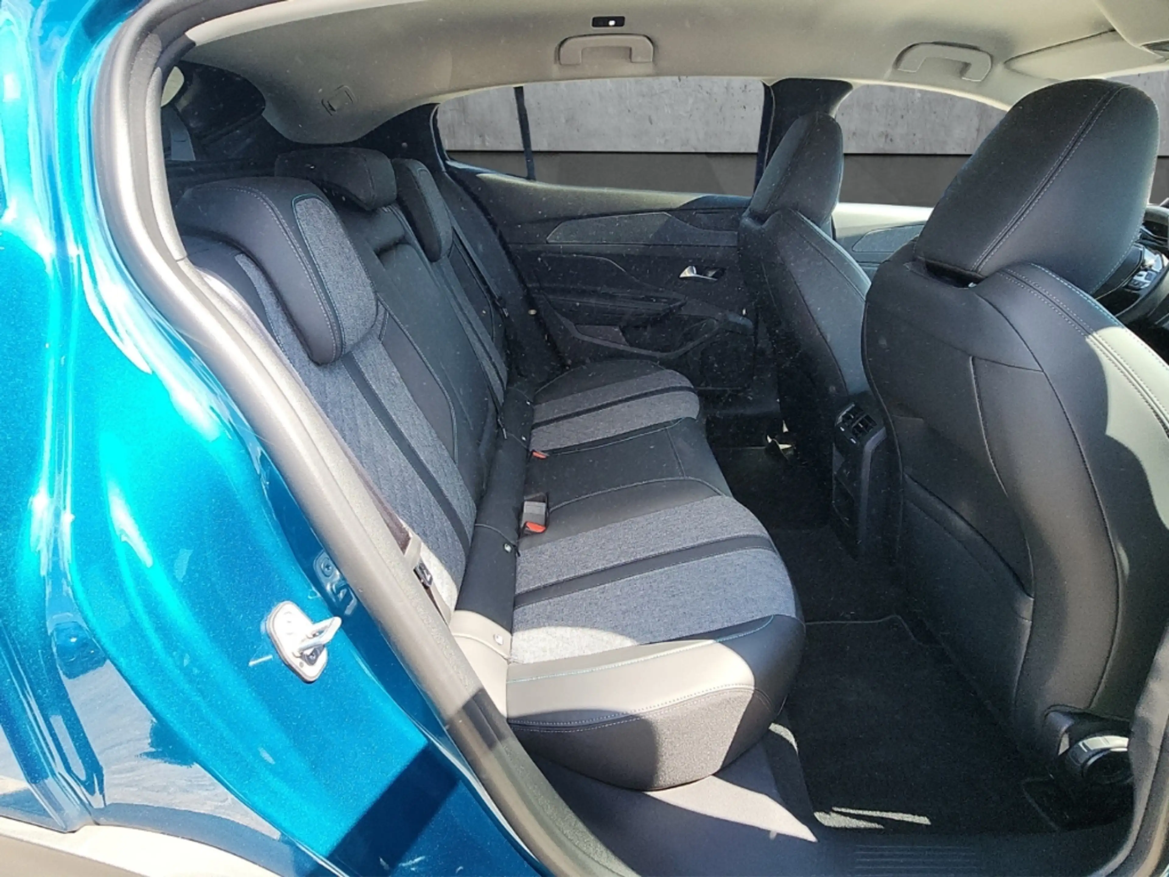 Peugeot 408 Allure PT 130 EAT8 Navi LED ACC Memory Sitze Apple — photo 14