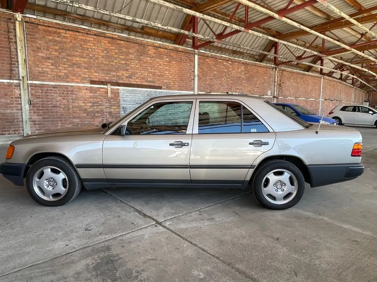 Mercedes-Benz E 230 W124 AUTOMATIK/H-KZ+Wertgutachten/SAMMLER, foto 8