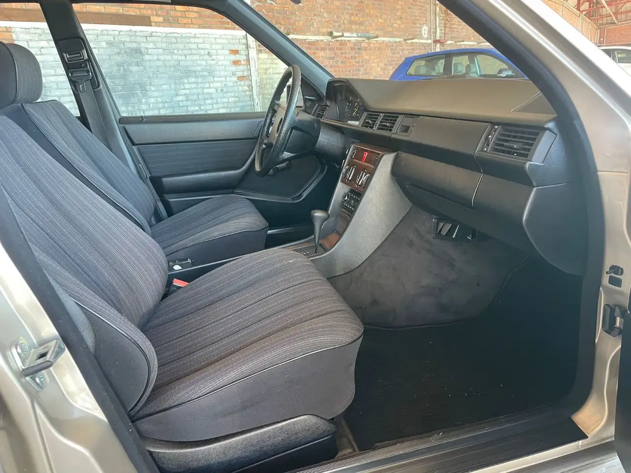 Mercedes-Benz E 230 W124 AUTOMATIK/H-KZ+Wertgutachten/SAMMLER, foto 11