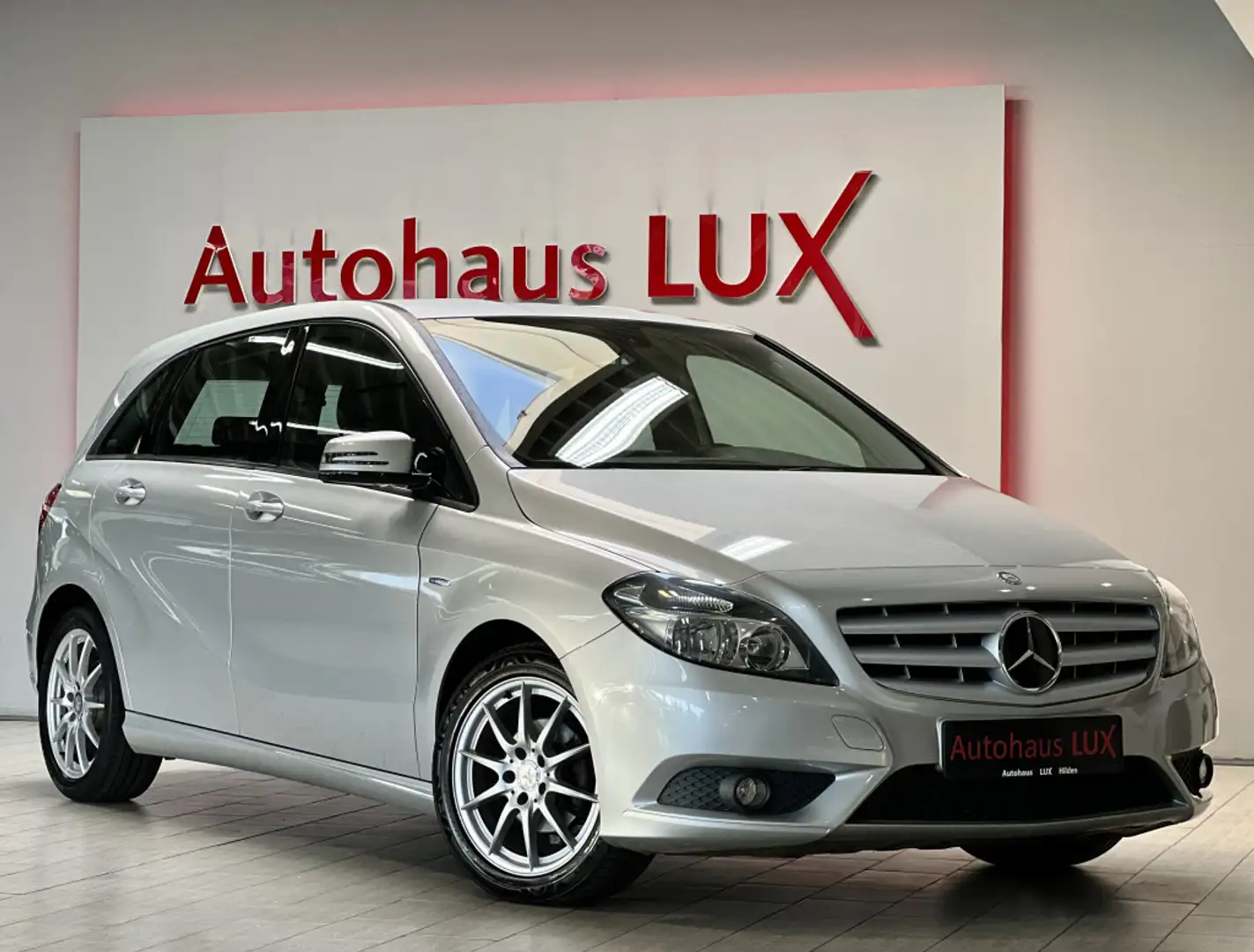 Mercedes-Benz B 180 AHK*R-KAM*NAVI*6 GANG*KLIMA*LED*TÜV 01 27 Silber - 1