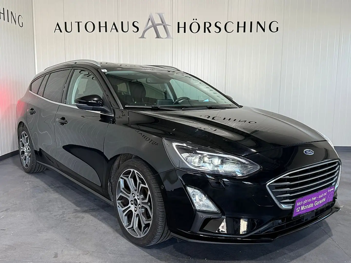 Ford Focus Traveller // Titanium // Business Aut. 1,5 EcoBlue Schwarz - 1