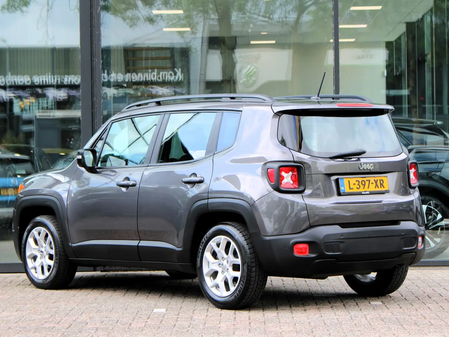 Jeep Renegade 1.4 MultiAir Limited | Navi / Camera / Climate Grijs - 2
