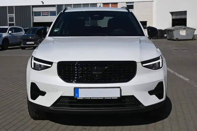 Volvo XC40 view 9