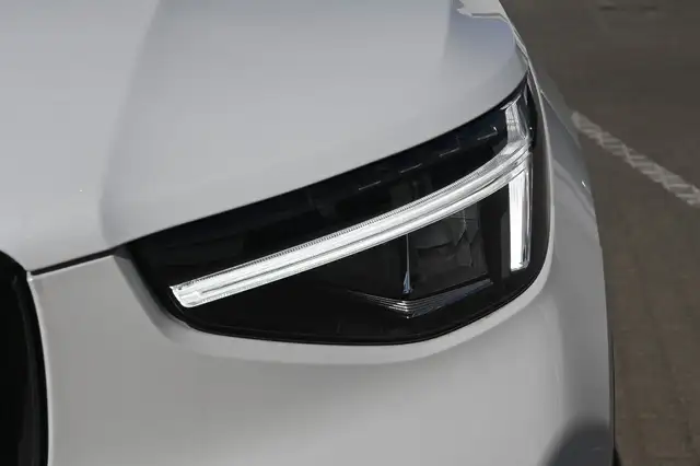 Volvo XC40 view 11