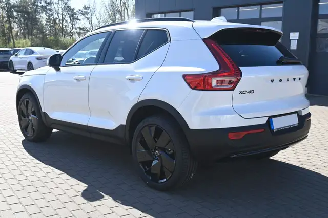 Volvo XC40 view 4