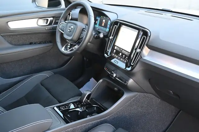 Volvo XC40 view 13