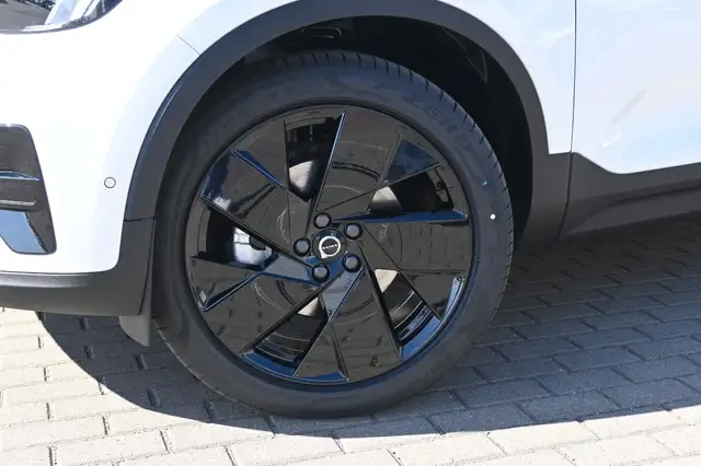 Volvo XC40 view 2