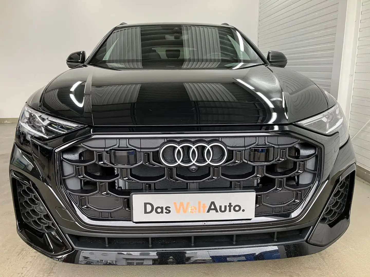 Audi Q8 TFSI e quattro 290 kW Schwarz - 2
