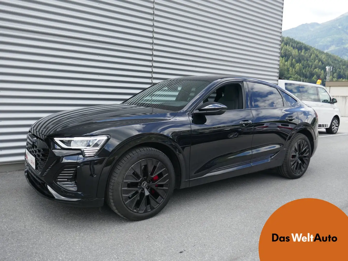 Audi Q8 55 e-tron quattro S line Zwart - 1
