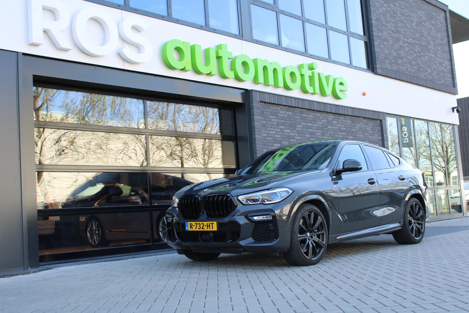 BMW X6 M50i High Executive | HUD | KEYLESS | H/K | CARBON Gris - 2