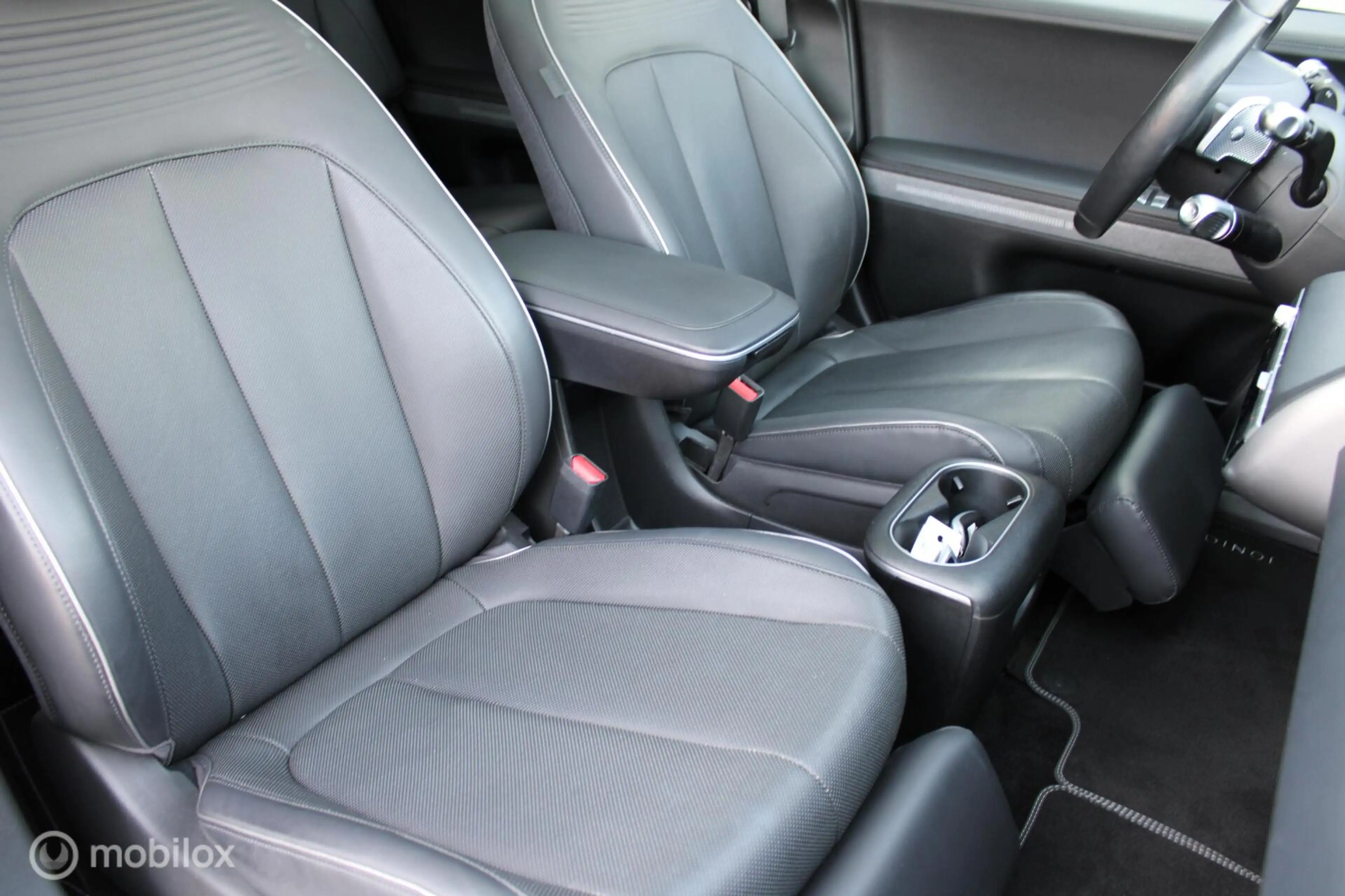 Hyundai IONIQ 5 Lounge 77.4 kWh, Panoramadak, Leer, Stoelverwarmin — photo 10
