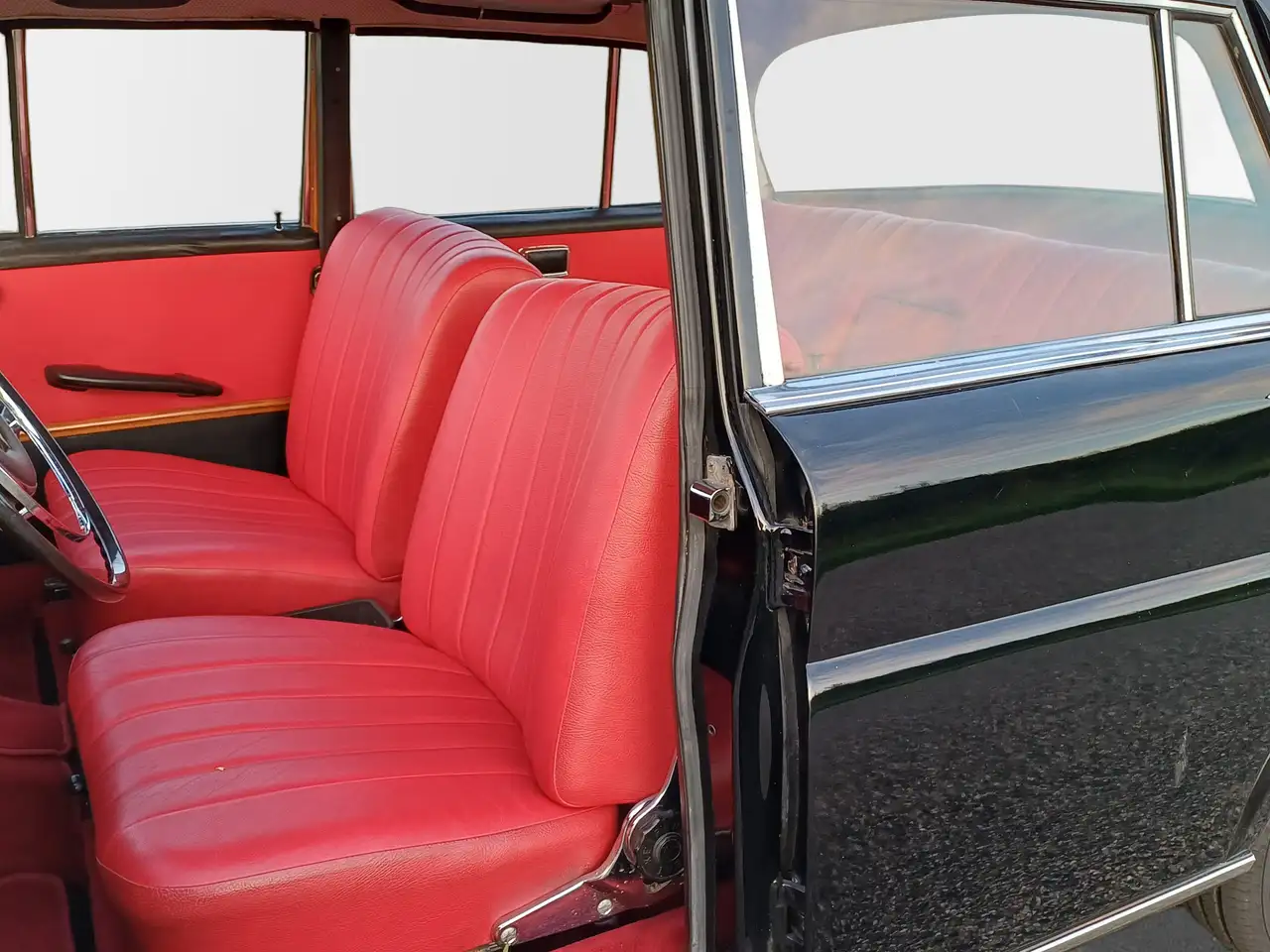 Mercedes-Benz 220 S W111 "Heckflosse" / Opknapper / Rijdt, remt en s, foto 2