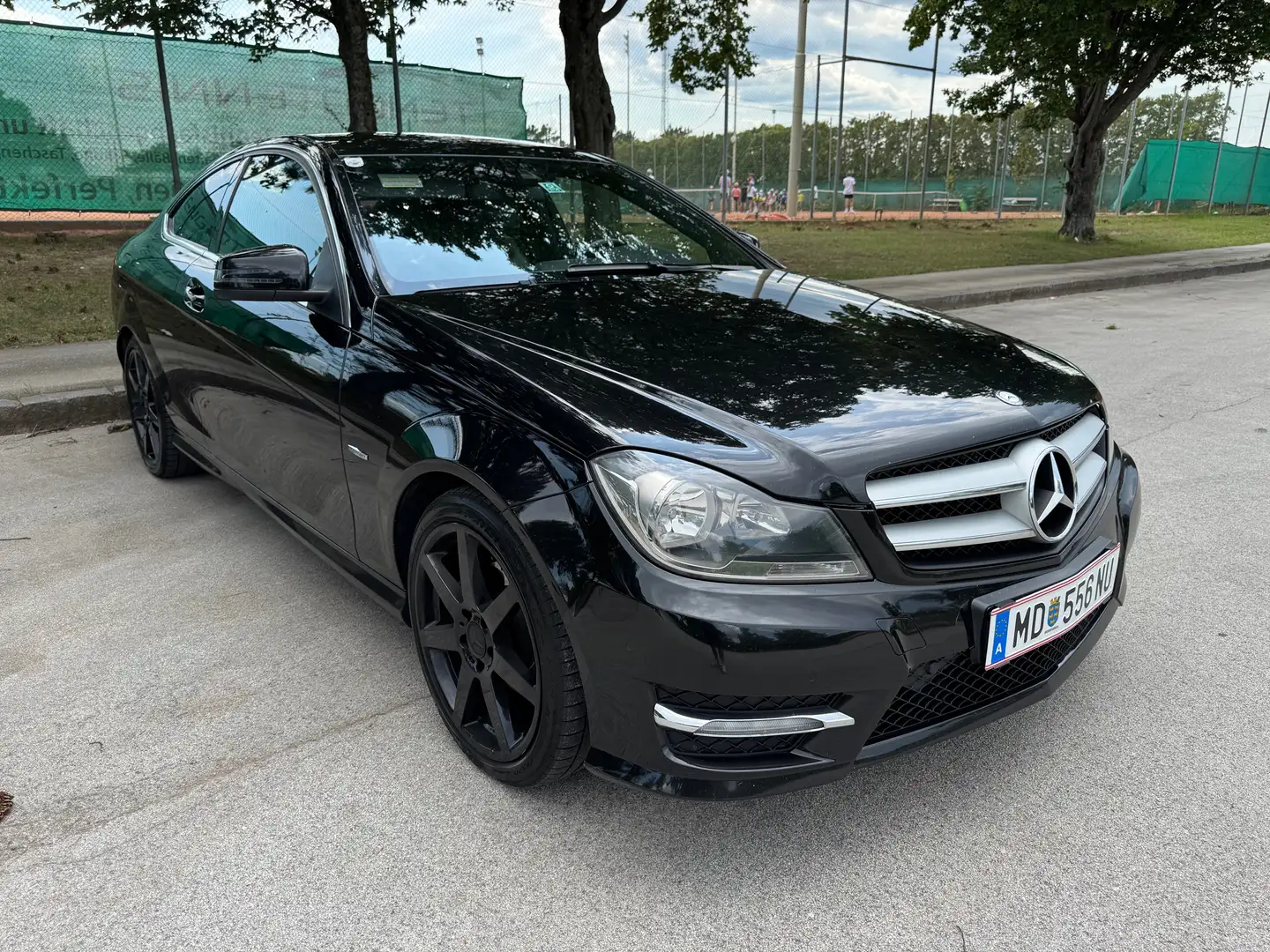 Mercedes-Benz C 220 C 220 CDI BlueEfficiency Coupe Schwarz - 2