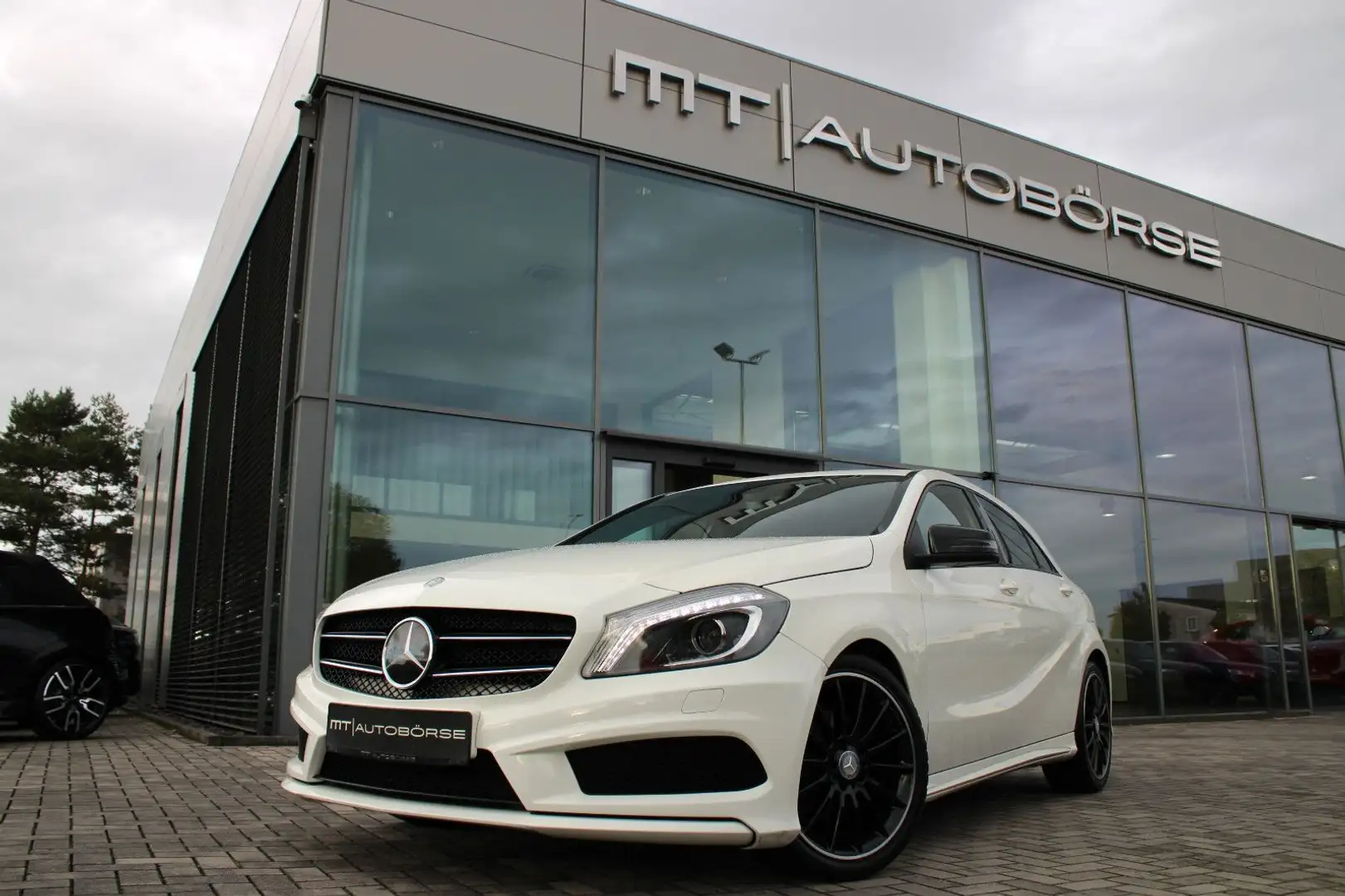 Mercedes-Benz A 200 BE AMG SPORT-PAKET BI-XENON/NAVI/NIGHT/18" Weiß - 1