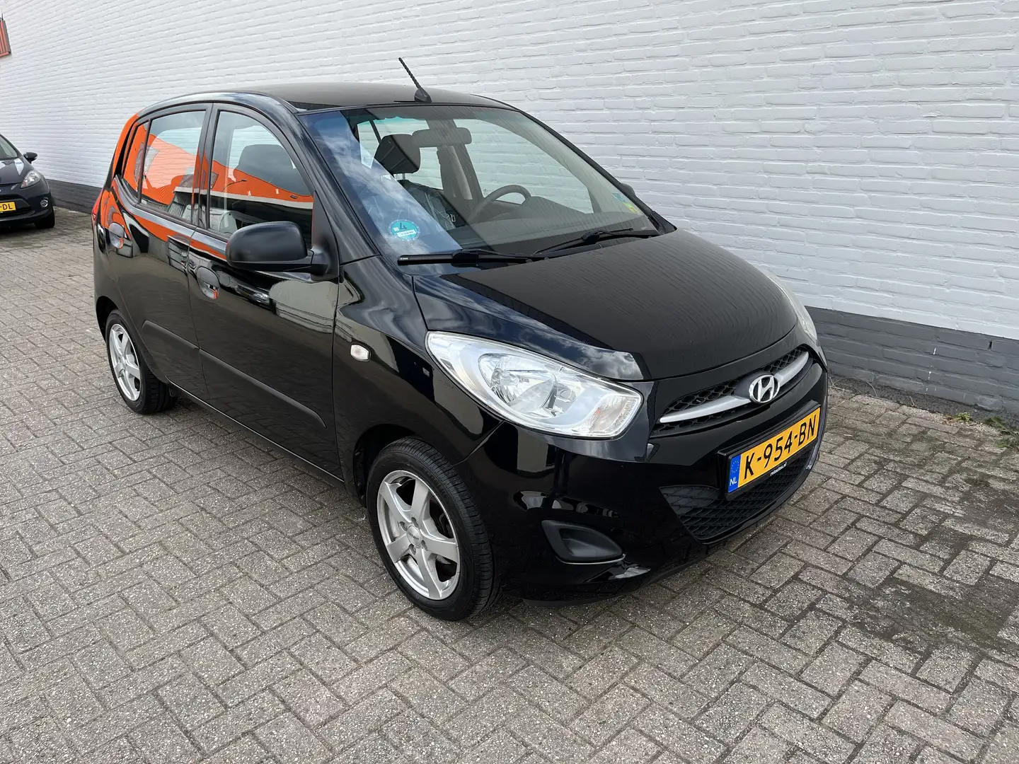 Hyundai i10 1.1 i-Motion Zwart - 1
